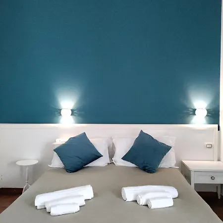 Queen 20 Luxury Duomo 4* نابولي