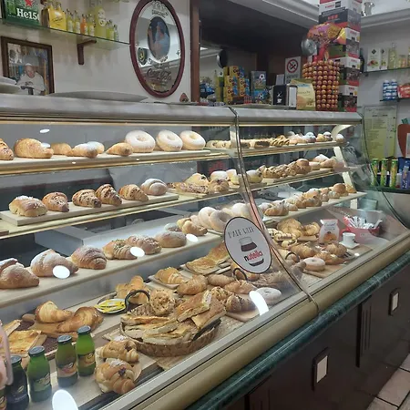 Queen 20 Luxury Duomo 4* نابولي