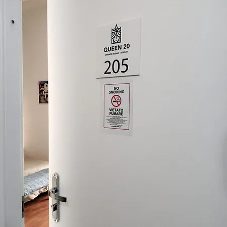 Queen 20 Luxury Duomo فندق مبيت وإفطار