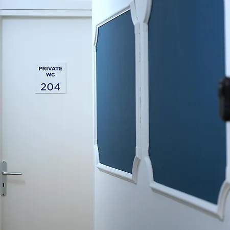 Queen 20 Luxury Duomo 4* نابولي