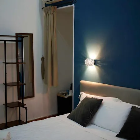 Queen 20 Luxury Duomo فندق مبيت وإفطار نابولي