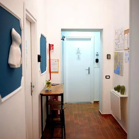 Queen 20 Luxury Duomo 4* نابولي