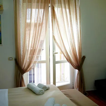 Queen 20 Luxury Duomo Bed and Breakfast Νάπολη