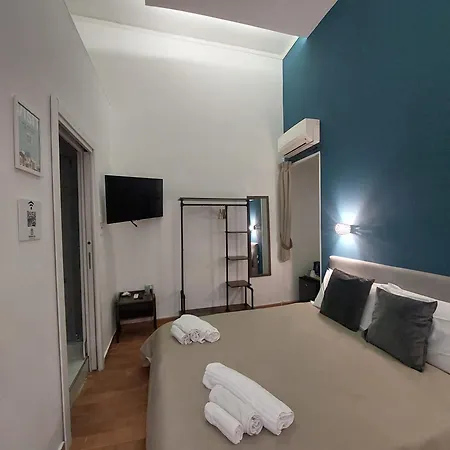 לינה וארוחת בוקר Queen 20 Luxury Duomo 4*