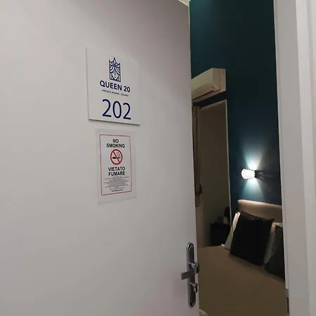 Queen 20 Luxury Duomo לינה וארוחת בוקר