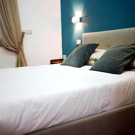 Queen 20 Luxury Duomo נאפולי