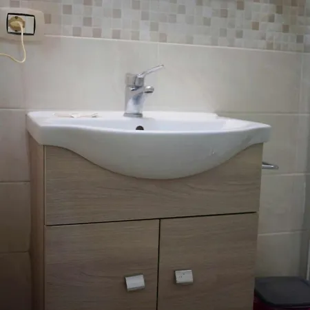 Queen 20 Luxury Duomo 4* נאפולי