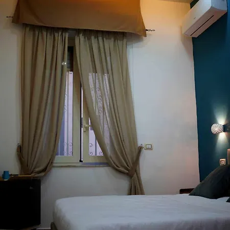 Queen 20 Luxury Duomo לינה וארוחת בוקר 4*