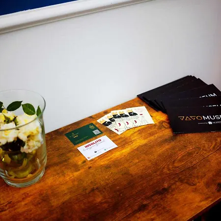 לינה וארוחת בוקר Queen 20 Luxury Duomo נאפולי