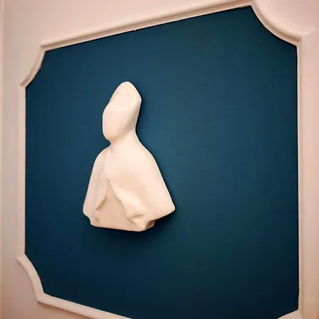 Queen 20 Luxury Duomo 4* נאפולי