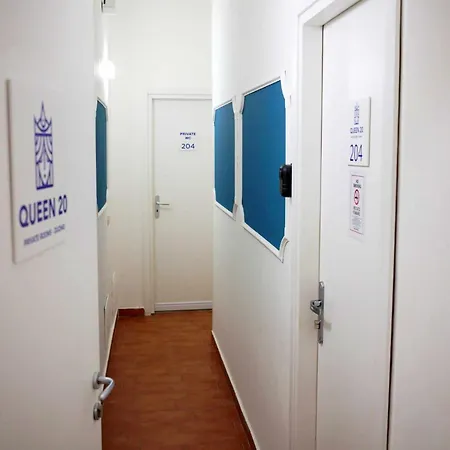 לינה וארוחת בוקר Queen 20 Luxury Duomo 4*